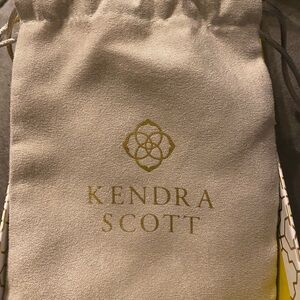 Kendra Scott Elisa necklace. Gold/opal